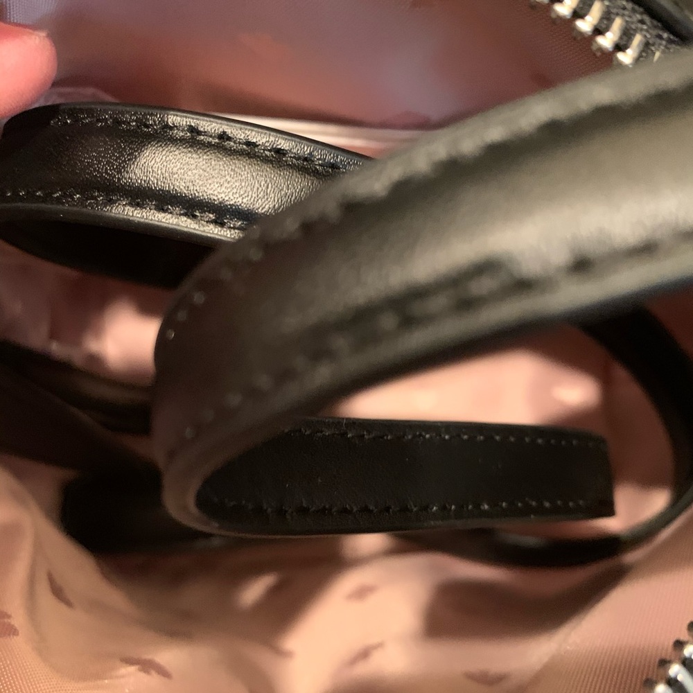 FIRM PRICE Kate spade penguin frosty crossbody - Picture 7 of 7